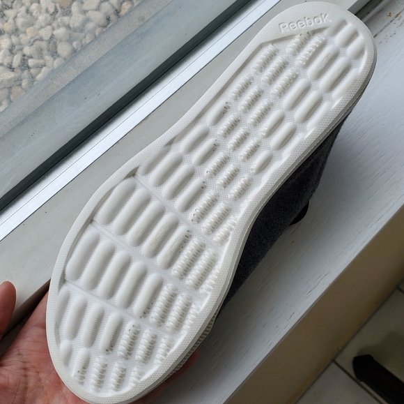 Reebok gray shoes - Picture 3 of 4